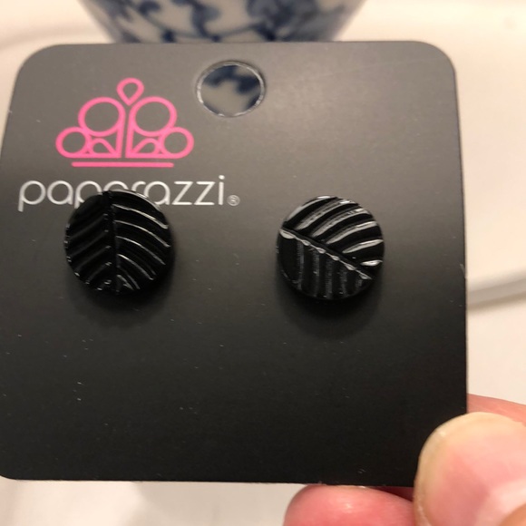 Black Earrings - Picture 1 of 3